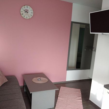 Apartmani Verica Karlobag Bagian luar foto