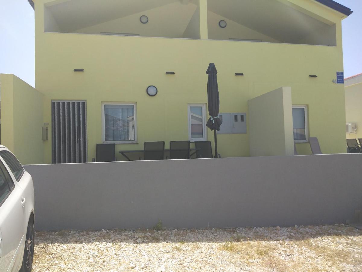 Apartmani Verica Karlobag Bagian luar foto