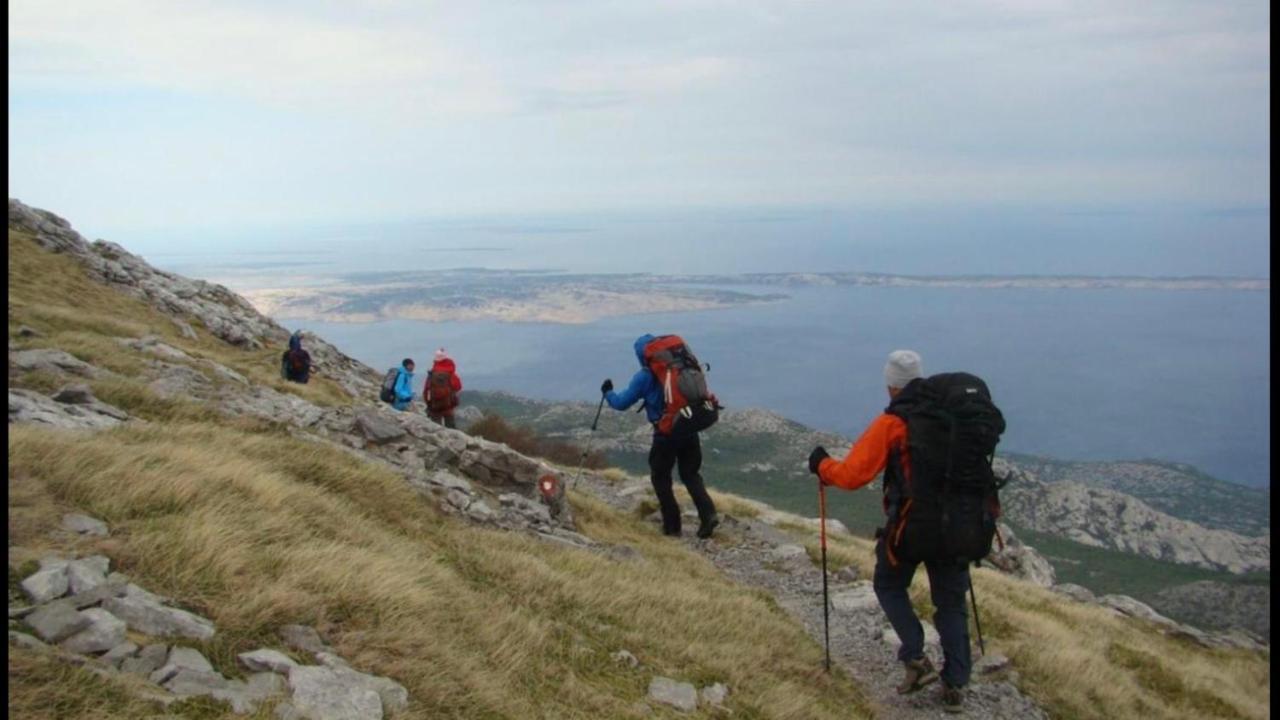 Apartmani Verica Karlobag Bagian luar foto