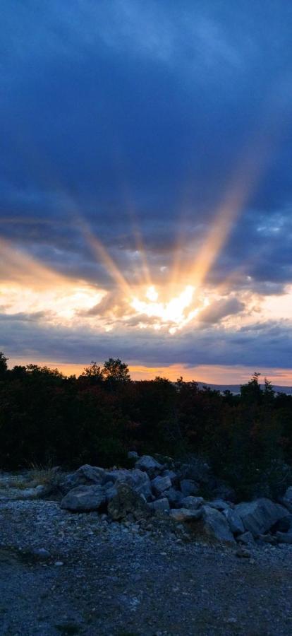 Apartmani Verica Karlobag Bagian luar foto