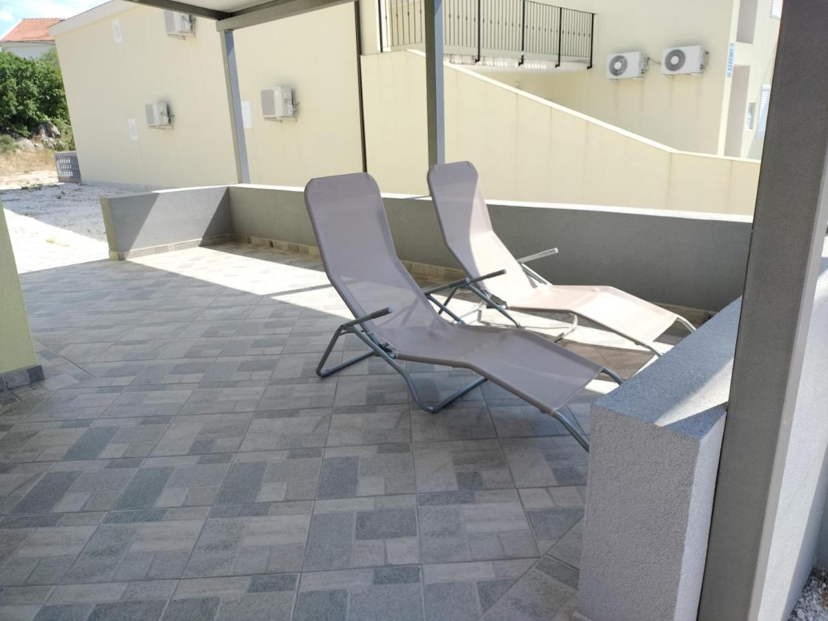 Apartmani Verica Karlobag Bagian luar foto