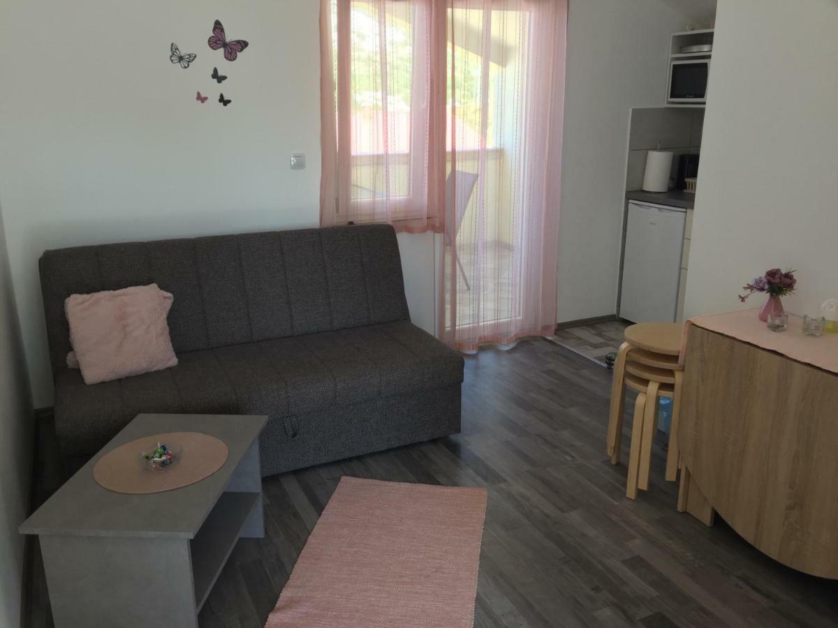 Apartmani Verica Karlobag Bagian luar foto