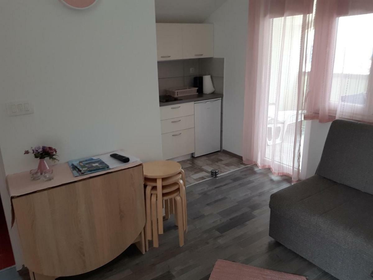 Apartmani Verica Karlobag Bagian luar foto