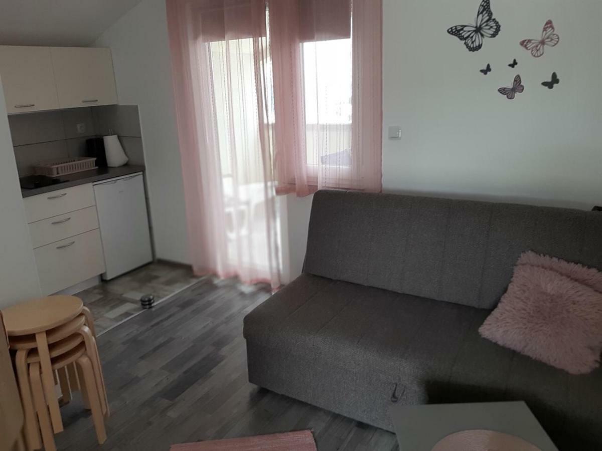 Apartmani Verica Karlobag Bagian luar foto