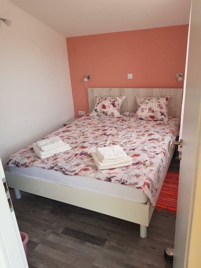 Apartmani Verica Karlobag Bagian luar foto