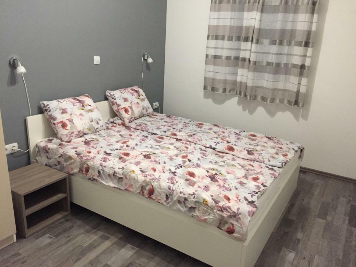 Apartmani Verica Karlobag Bagian luar foto