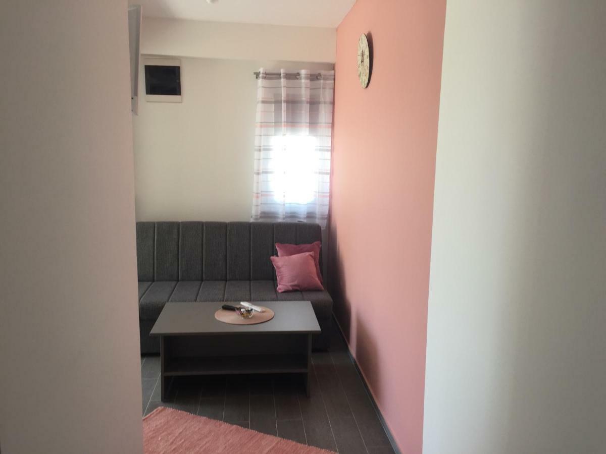 Apartmani Verica Karlobag Bagian luar foto