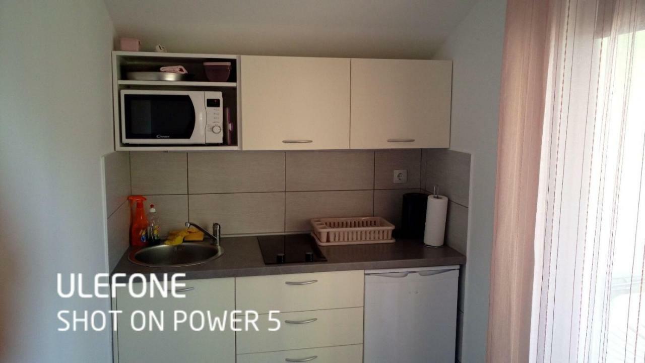 Apartmani Verica Karlobag Bagian luar foto